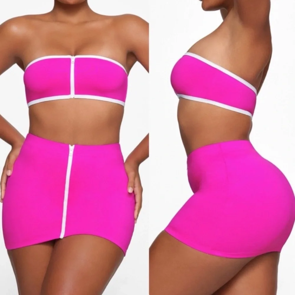 SKIMS ❤️‍🔥 ZIP UP SWIM SKIRT IN HIBISCUS NWT SIZE MEDIUM